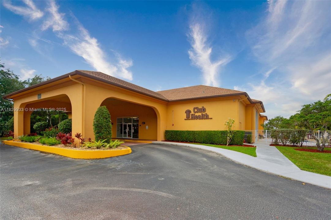 Под контрактом: $200,000 (2 спален, 2 ванн, 1207 Квадратных фут)