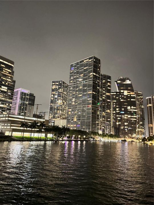 Panoramic skyline view of Brickell’s glittering towers — a vibrant cityscape that embodies Miami’s cosmopolitan energy.
