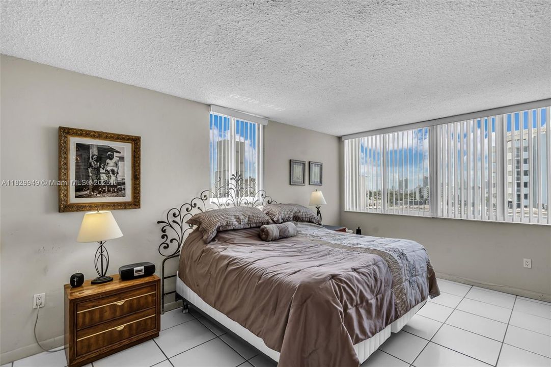 Недавно продано: $399,000 (1 спален, 2 ванн, 890 Квадратных фут)