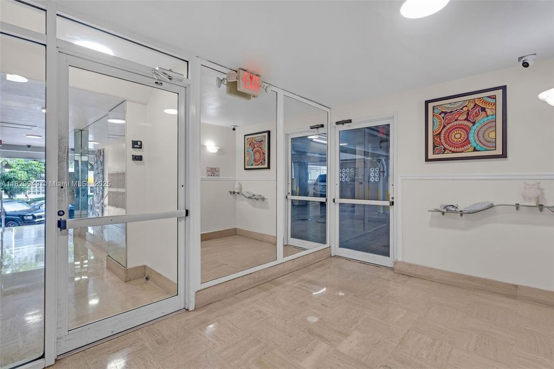 Недавно продано: $399,000 (1 спален, 2 ванн, 890 Квадратных фут)