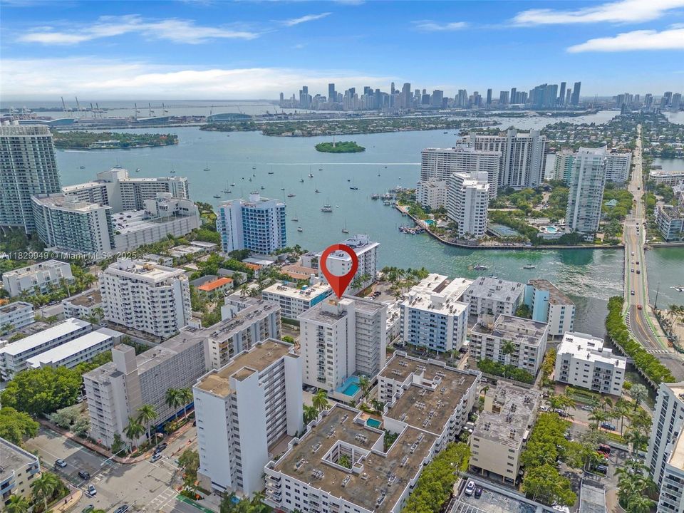 Недавно продано: $399,000 (1 спален, 2 ванн, 890 Квадратных фут)