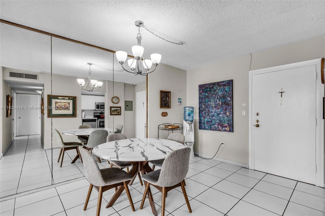 Недавно продано: $399,000 (1 спален, 2 ванн, 890 Квадратных фут)