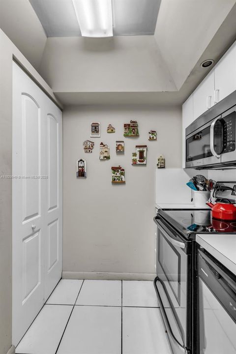 Недавно продано: $399,000 (1 спален, 2 ванн, 890 Квадратных фут)