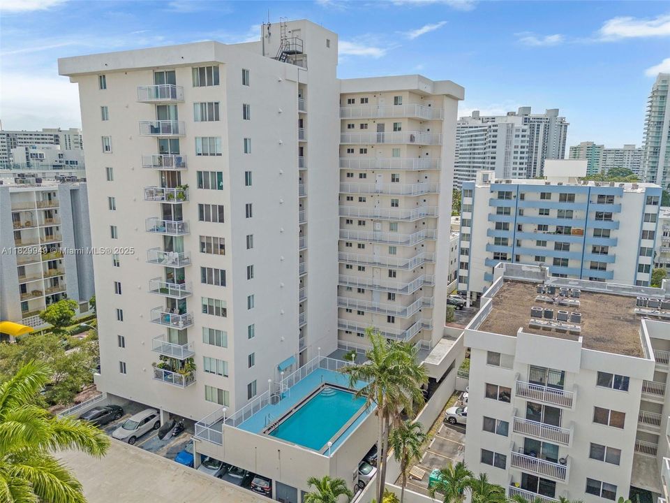 Недавно продано: $399,000 (1 спален, 2 ванн, 890 Квадратных фут)