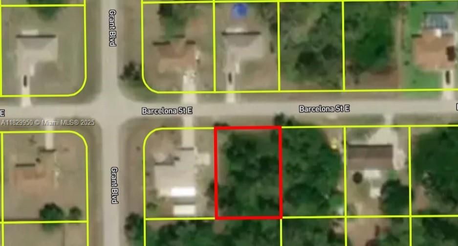 На продажу: $28,900 (0.26 acres)