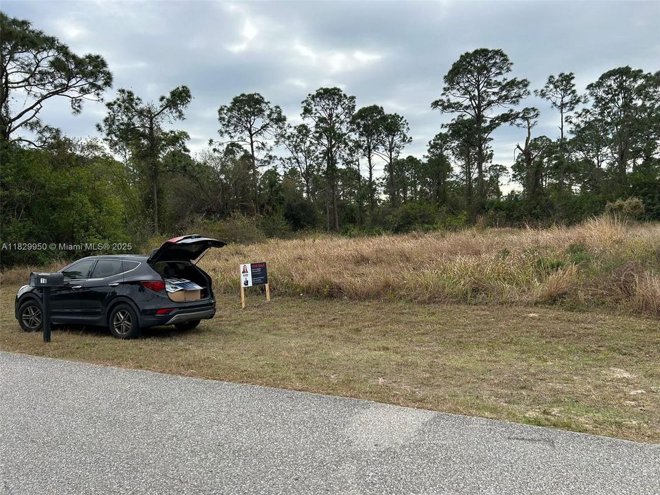 На продажу: $28,900 (0.26 acres)