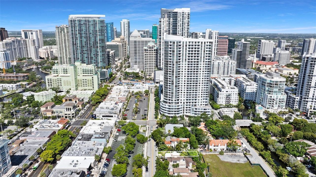 Vendido Recientemente: $1,500,000 (0.13 acres)