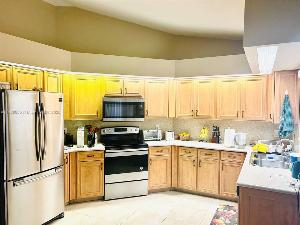 Active With Contract: $3,500 (4 beds, 3 baths, 1558 Square Feet)