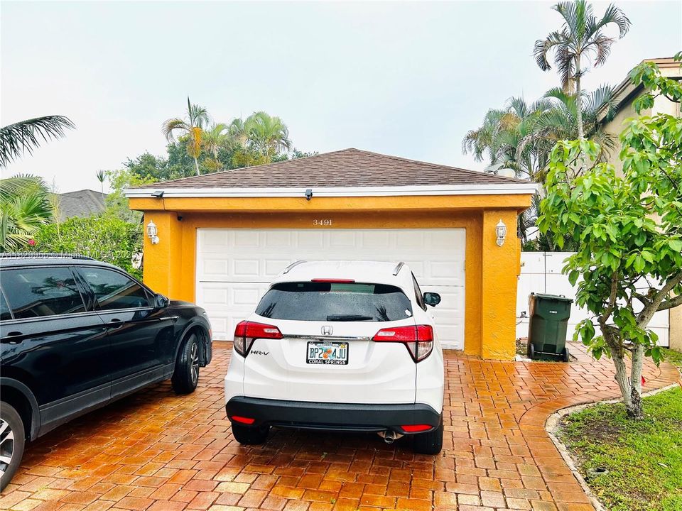 Active With Contract: $3,500 (4 beds, 3 baths, 1558 Square Feet)