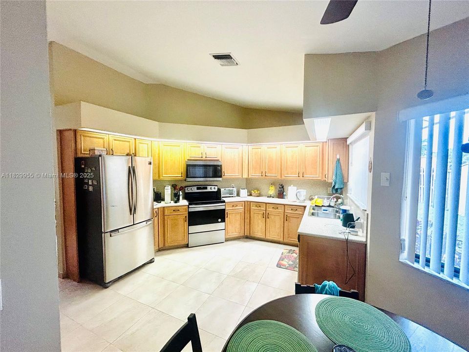 Active With Contract: $3,500 (4 beds, 3 baths, 1558 Square Feet)