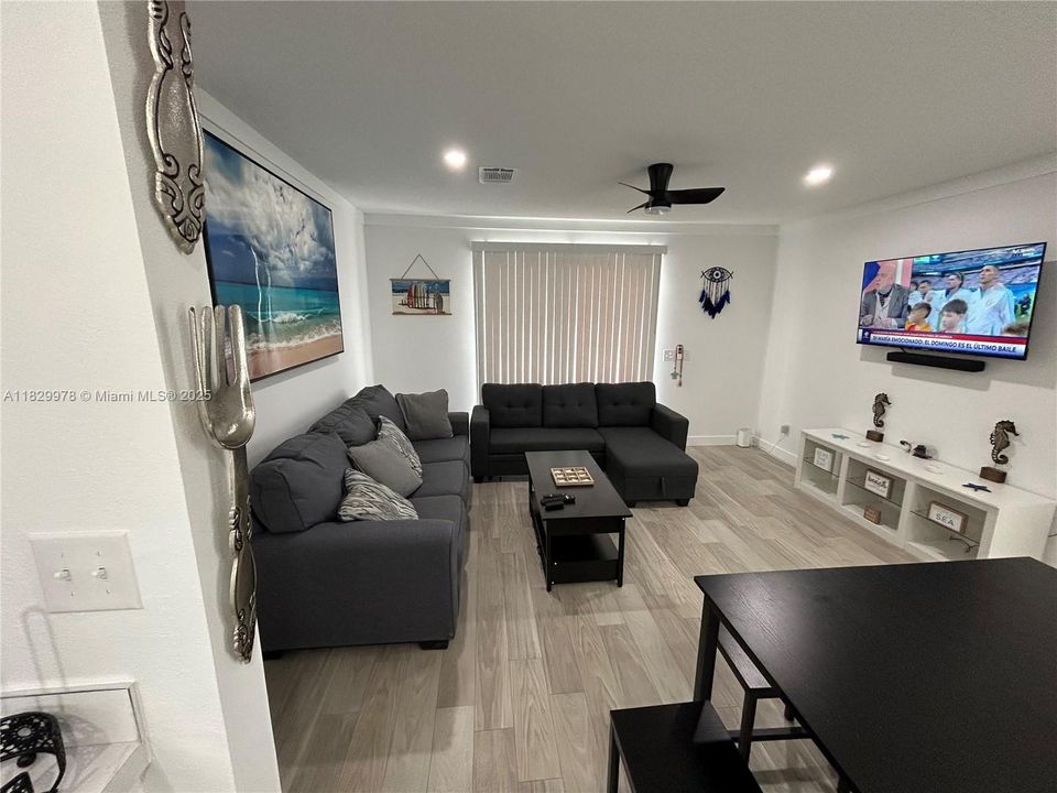 На продажу: $335,000 (2 спален, 2 ванн, 0 Квадратных фут)