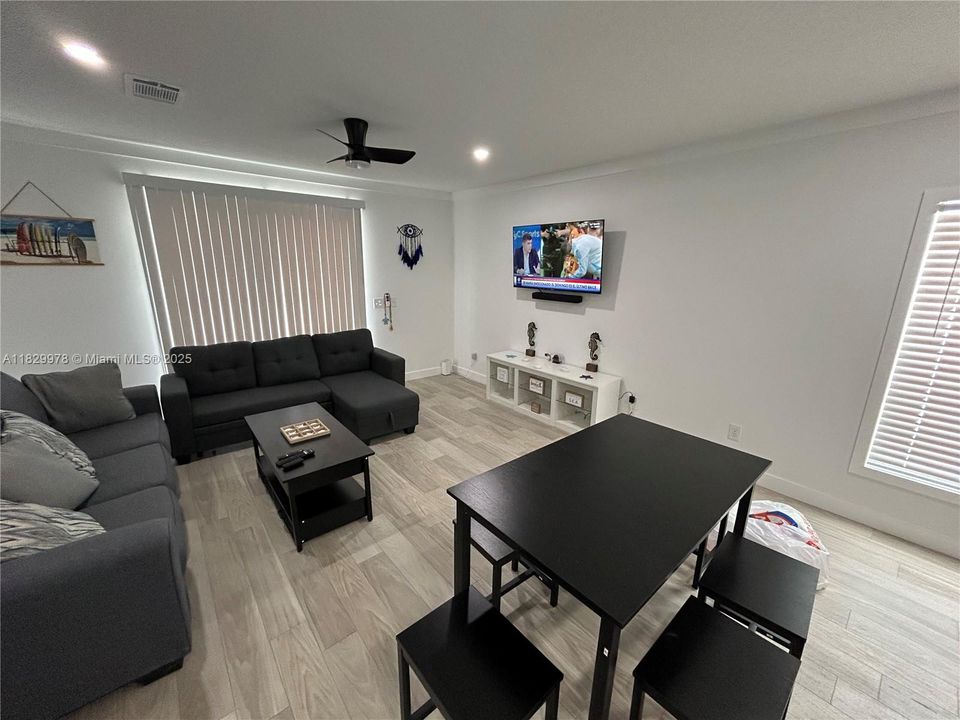 На продажу: $335,000 (2 спален, 2 ванн, 0 Квадратных фут)