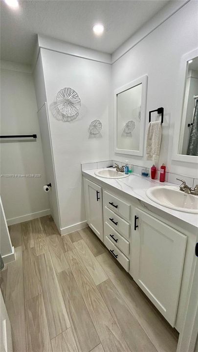 На продажу: $335,000 (2 спален, 2 ванн, 0 Квадратных фут)