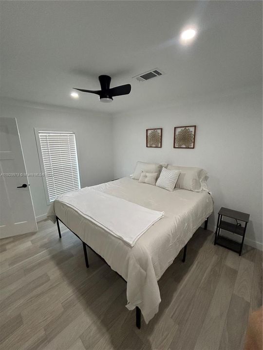 На продажу: $335,000 (2 спален, 2 ванн, 0 Квадратных фут)