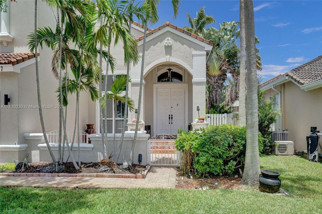 Recently Sold: $1,445,000 (6 beds, 3 baths, 2896 Square Feet)
