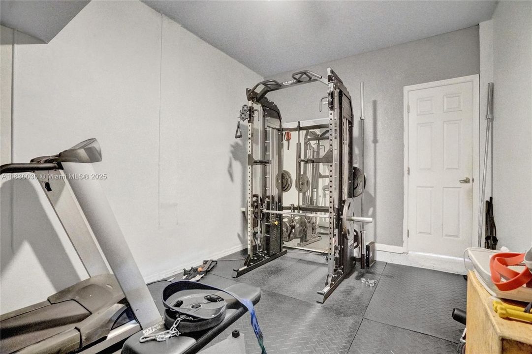 Recently Sold: $1,445,000 (6 beds, 3 baths, 2896 Square Feet)