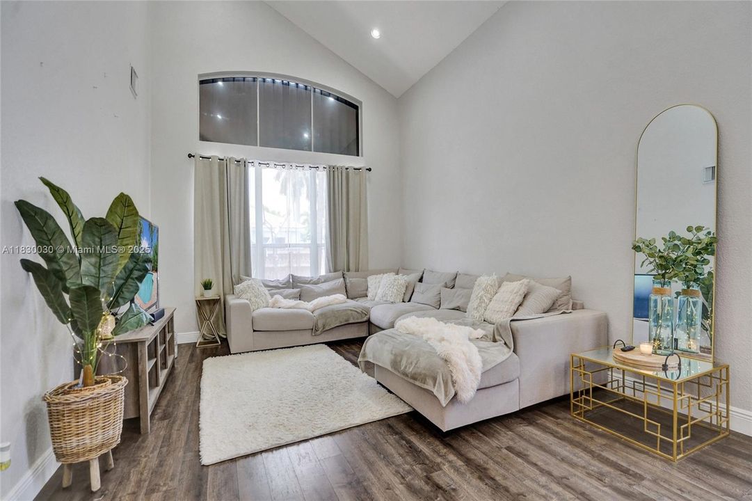 Recently Sold: $1,445,000 (6 beds, 3 baths, 2896 Square Feet)