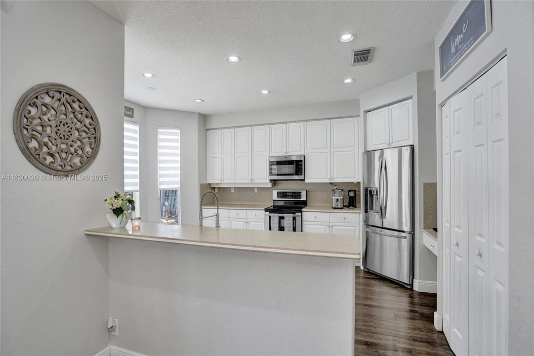 Recently Sold: $1,445,000 (6 beds, 3 baths, 2896 Square Feet)