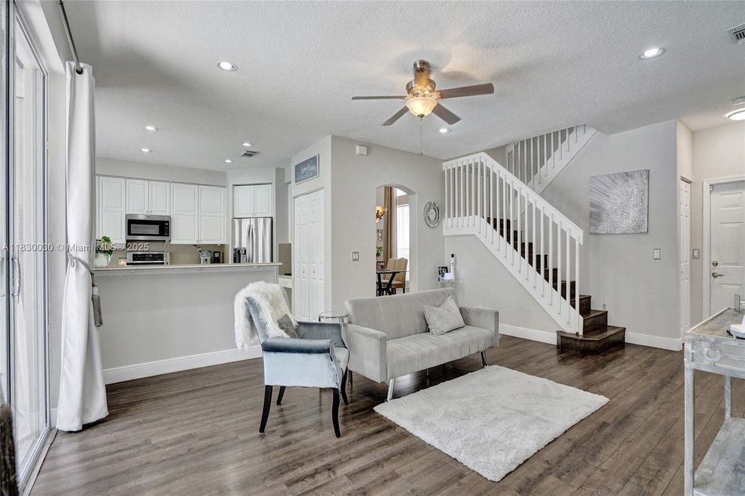 Recently Sold: $1,445,000 (6 beds, 3 baths, 2896 Square Feet)