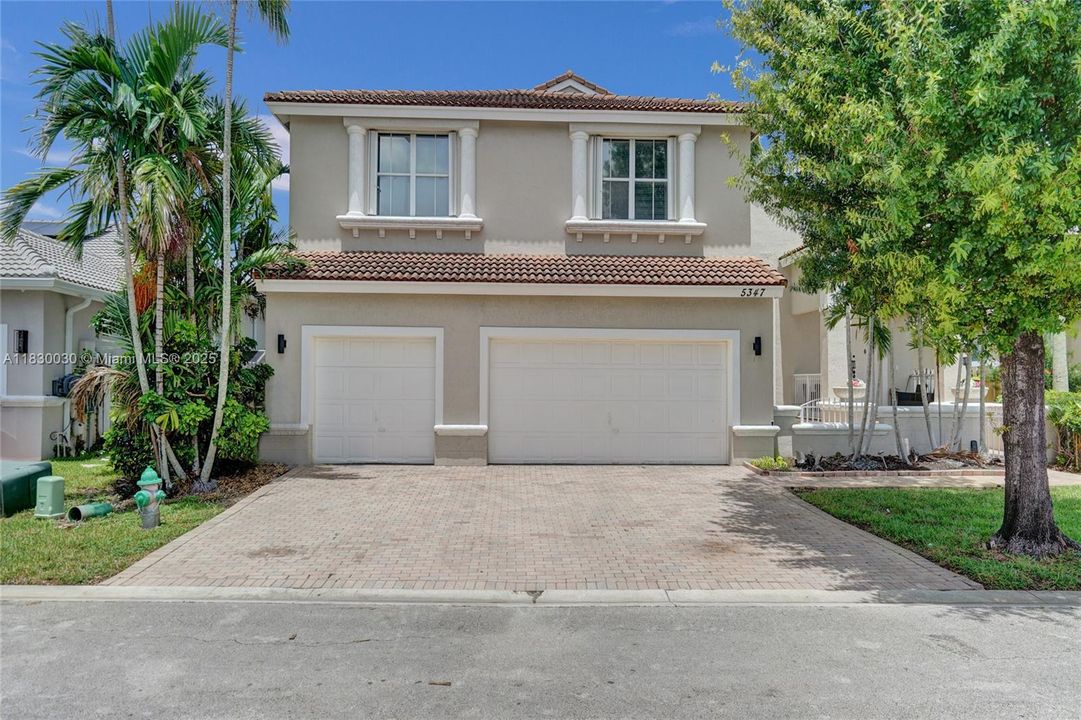 Recently Sold: $1,445,000 (6 beds, 3 baths, 2896 Square Feet)