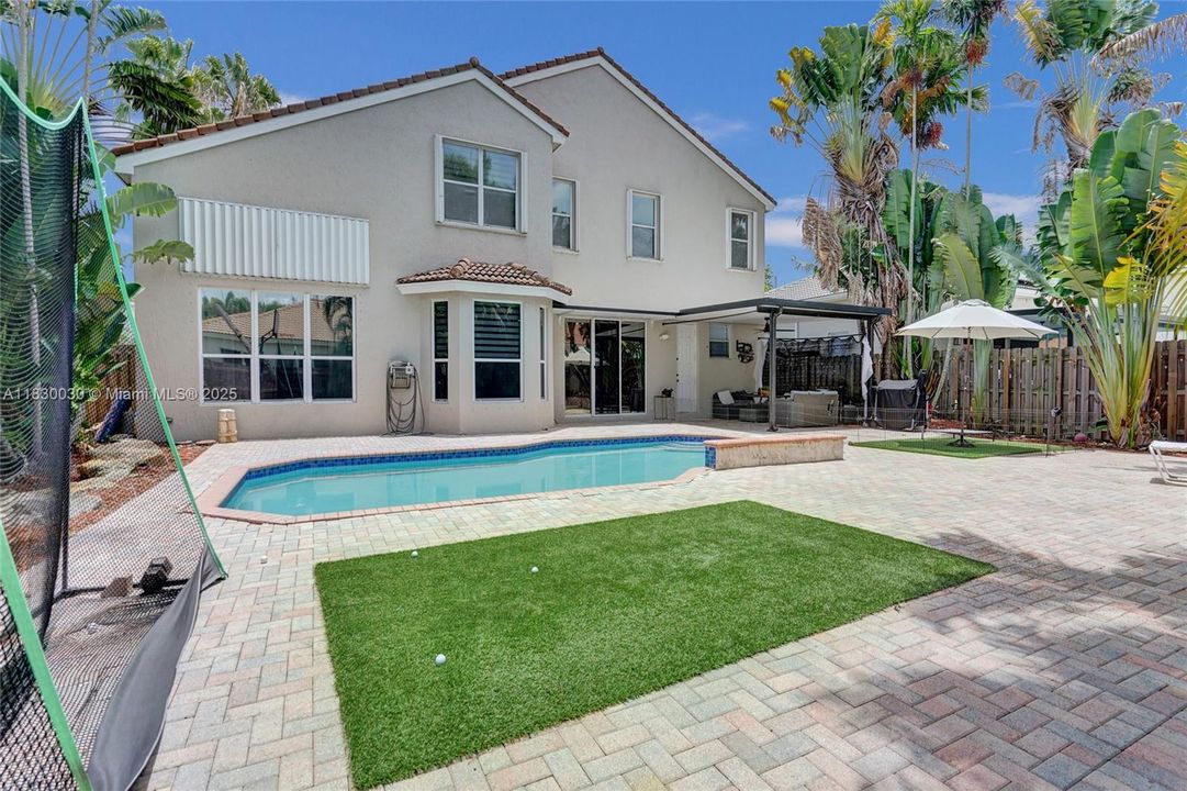 Recently Sold: $1,445,000 (6 beds, 3 baths, 2896 Square Feet)