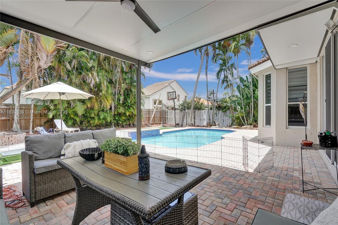 Recently Sold: $1,445,000 (6 beds, 3 baths, 2896 Square Feet)