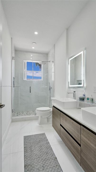 Recently Sold: $1,445,000 (6 beds, 3 baths, 2896 Square Feet)