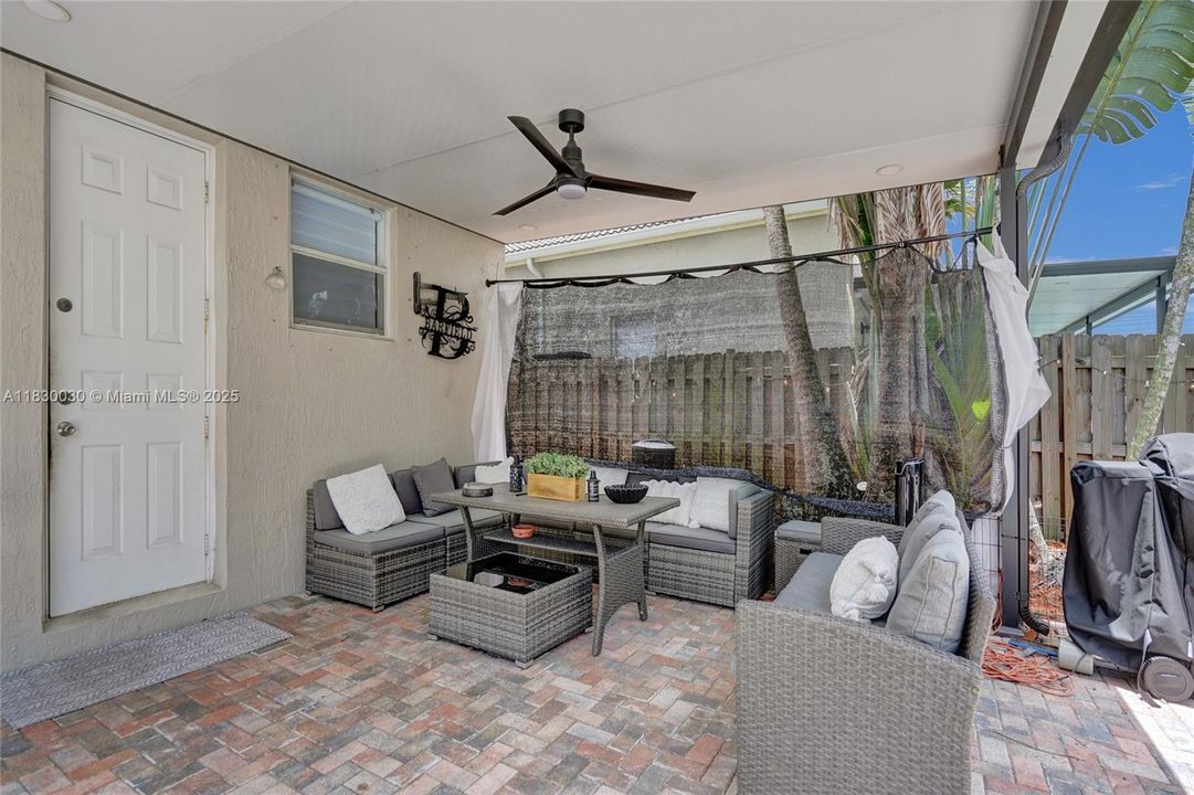 Recently Sold: $1,445,000 (6 beds, 3 baths, 2896 Square Feet)