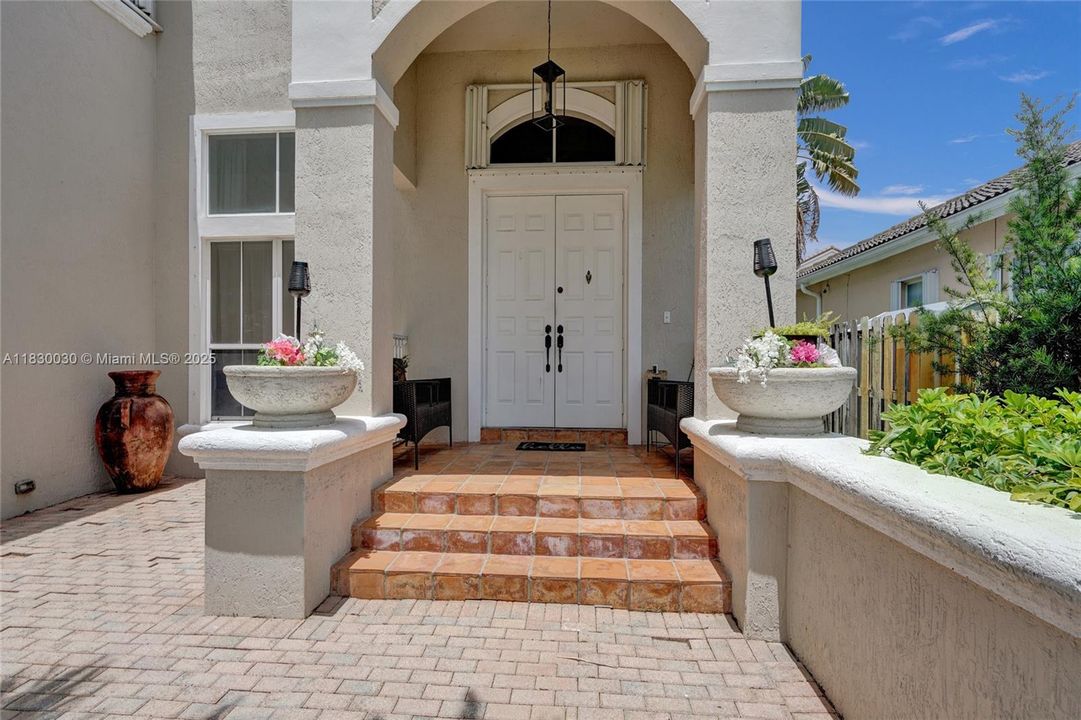 Recently Sold: $1,445,000 (6 beds, 3 baths, 2896 Square Feet)