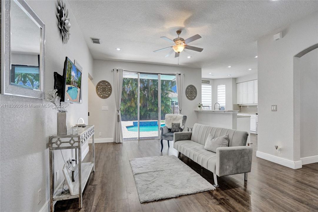 Recently Sold: $1,445,000 (6 beds, 3 baths, 2896 Square Feet)