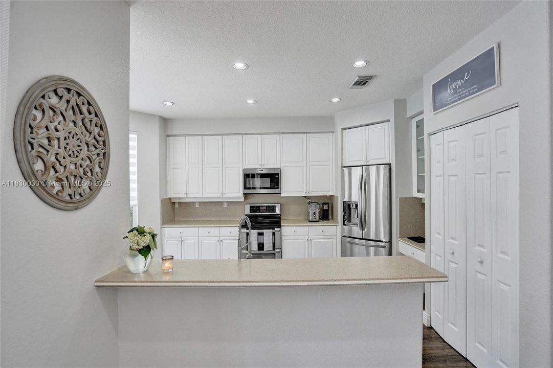 Recently Sold: $1,445,000 (6 beds, 3 baths, 2896 Square Feet)