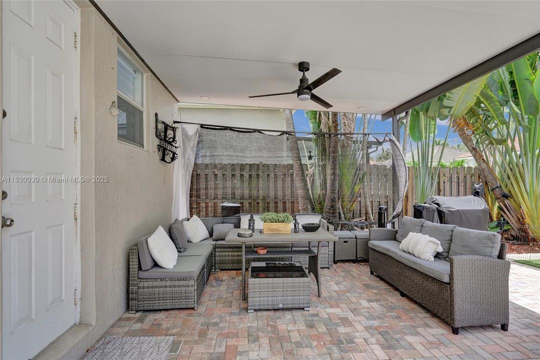 Recently Sold: $1,445,000 (6 beds, 3 baths, 2896 Square Feet)