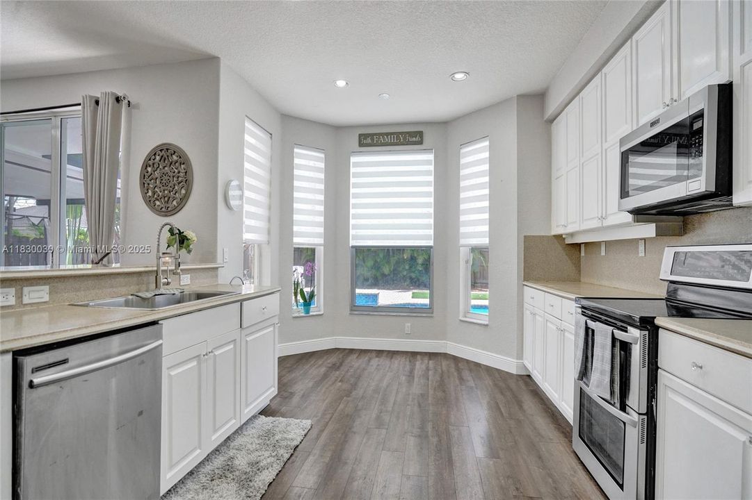 Recently Sold: $1,445,000 (6 beds, 3 baths, 2896 Square Feet)