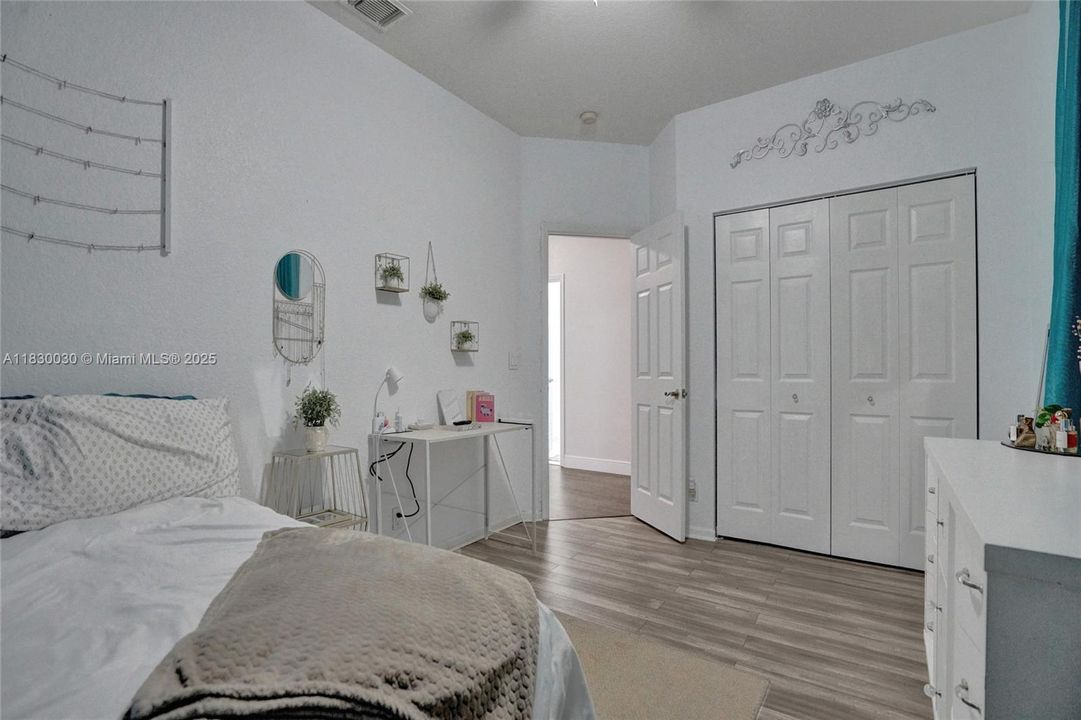 Recently Sold: $1,445,000 (6 beds, 3 baths, 2896 Square Feet)