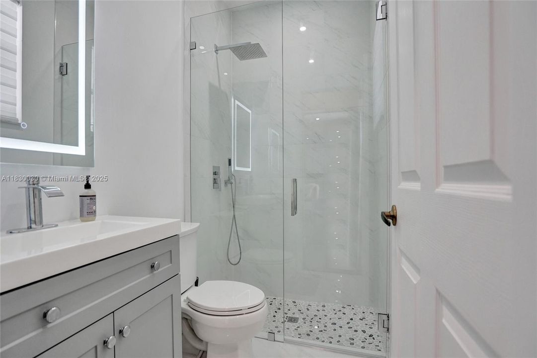 Recently Sold: $1,445,000 (6 beds, 3 baths, 2896 Square Feet)