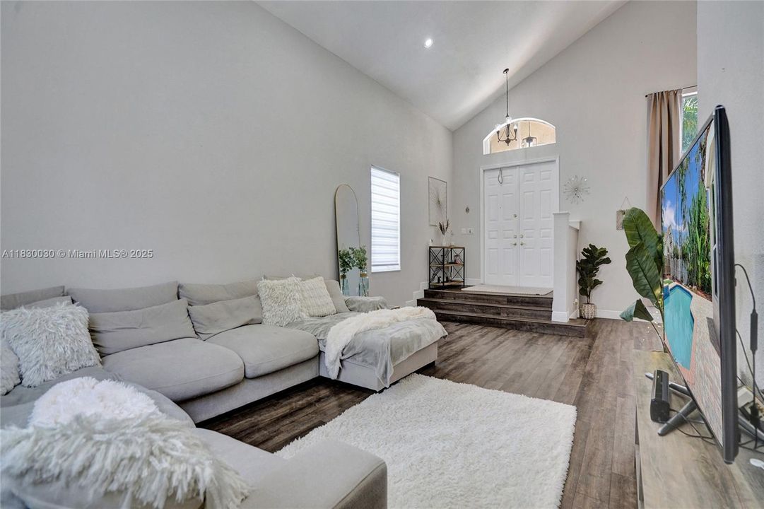 Recently Sold: $1,445,000 (6 beds, 3 baths, 2896 Square Feet)