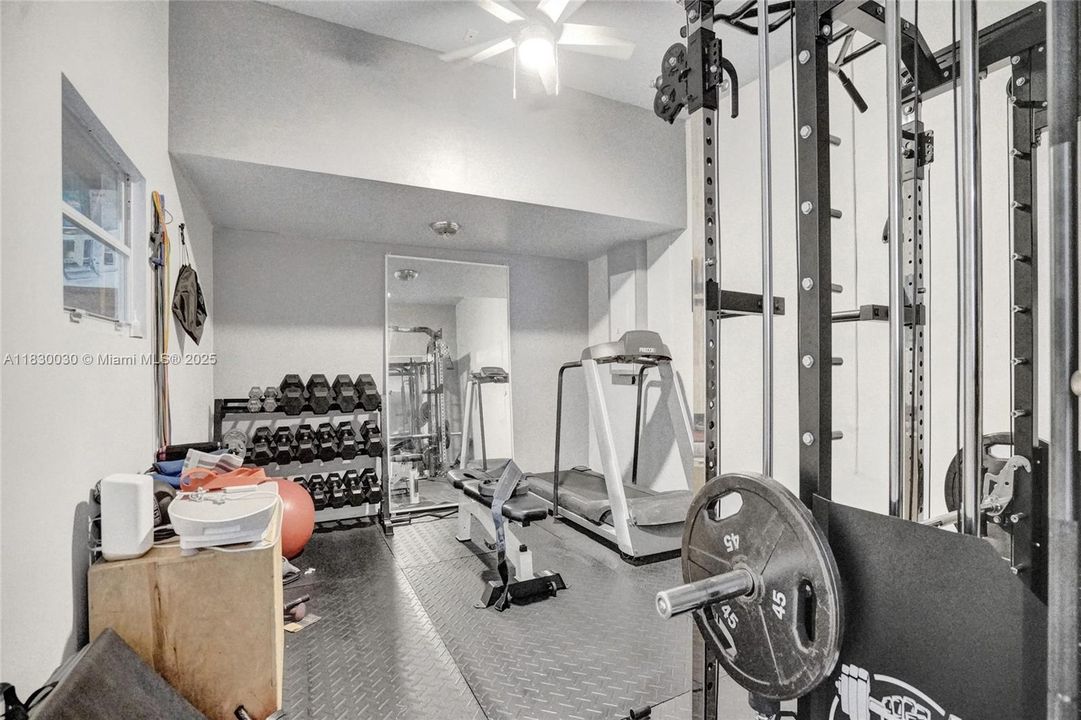 Recently Sold: $1,445,000 (6 beds, 3 baths, 2896 Square Feet)