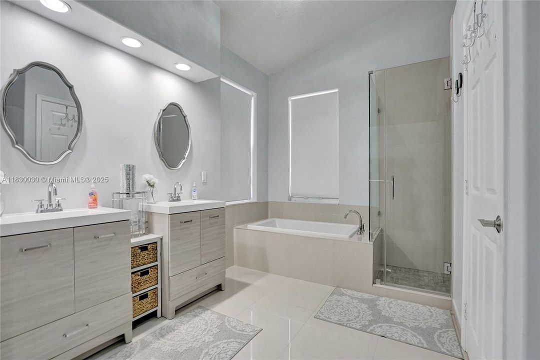 Recently Sold: $1,445,000 (6 beds, 3 baths, 2896 Square Feet)