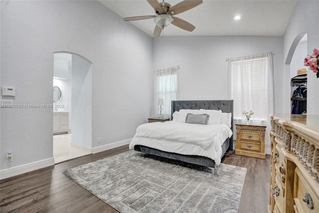 Recently Sold: $1,445,000 (6 beds, 3 baths, 2896 Square Feet)