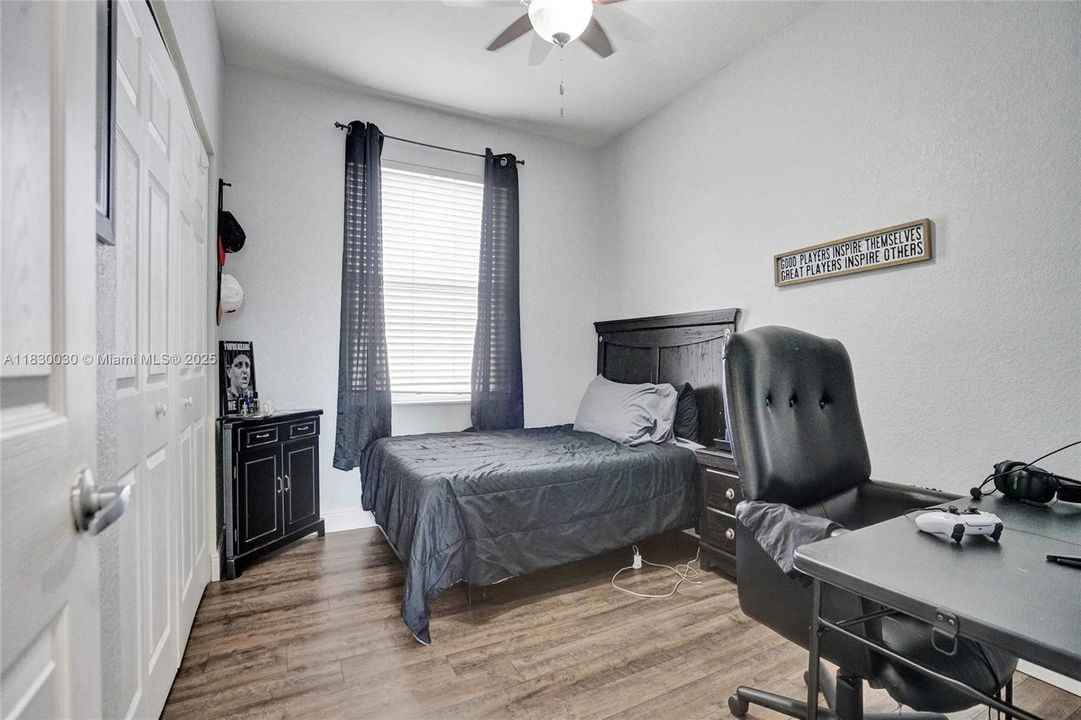 Recently Sold: $1,445,000 (6 beds, 3 baths, 2896 Square Feet)