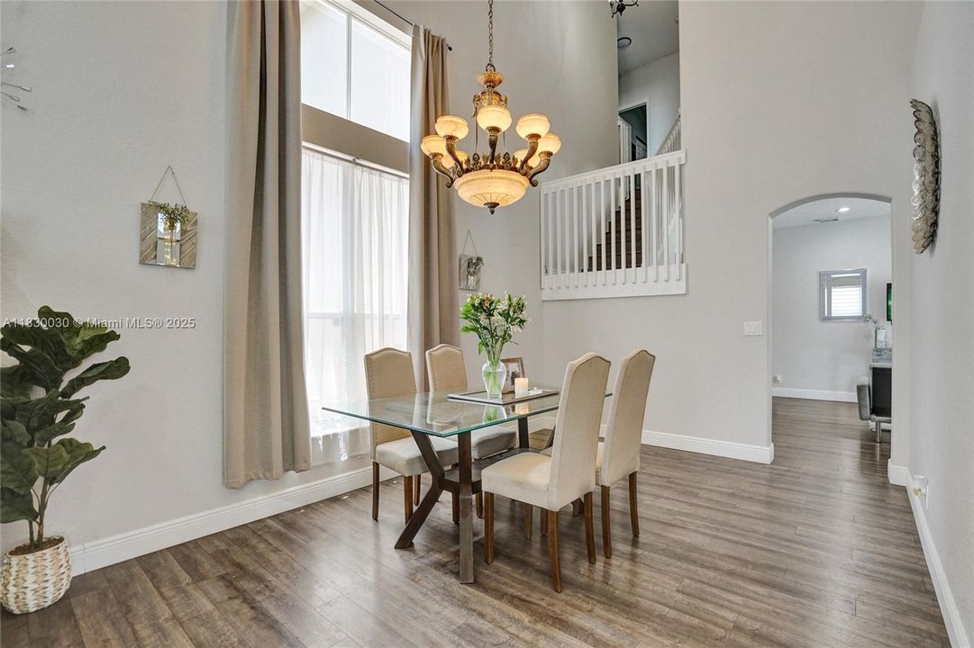 Recently Sold: $1,445,000 (6 beds, 3 baths, 2896 Square Feet)