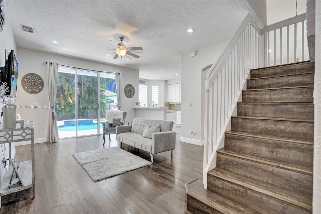 Recently Sold: $1,445,000 (6 beds, 3 baths, 2896 Square Feet)