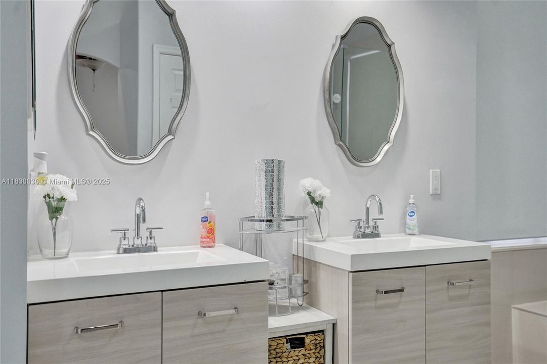 Recently Sold: $1,445,000 (6 beds, 3 baths, 2896 Square Feet)