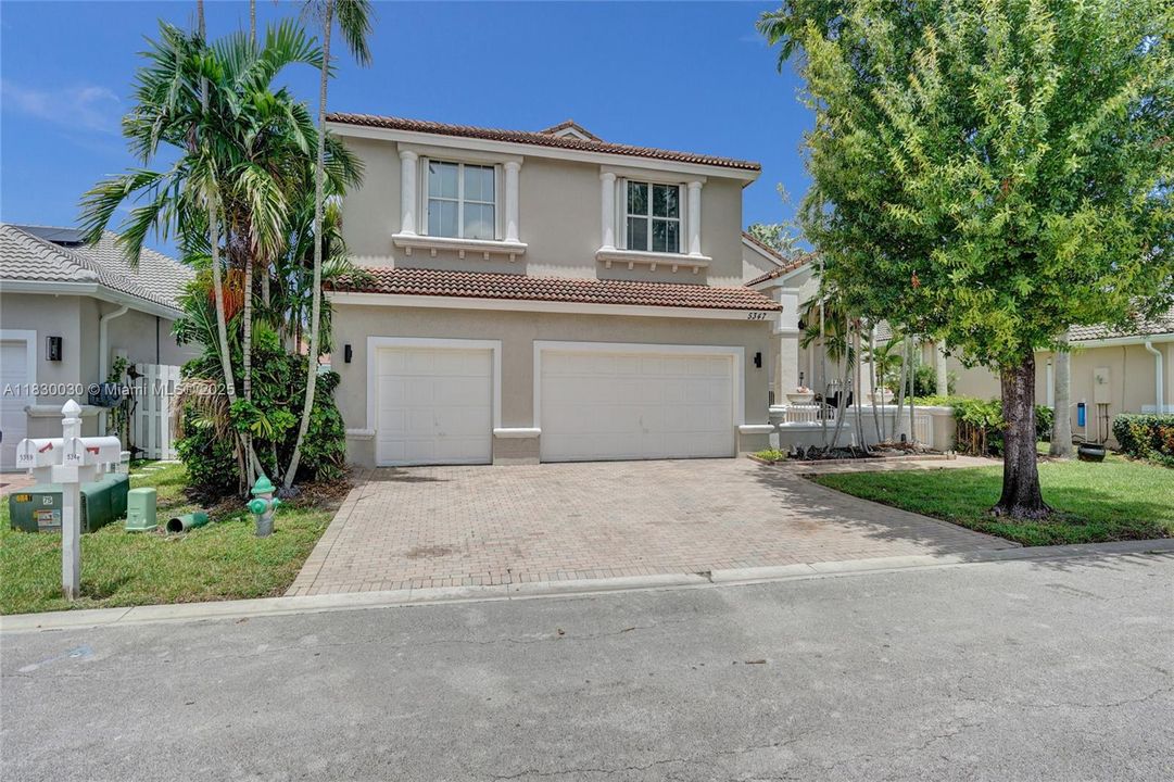 Recently Sold: $1,445,000 (6 beds, 3 baths, 2896 Square Feet)