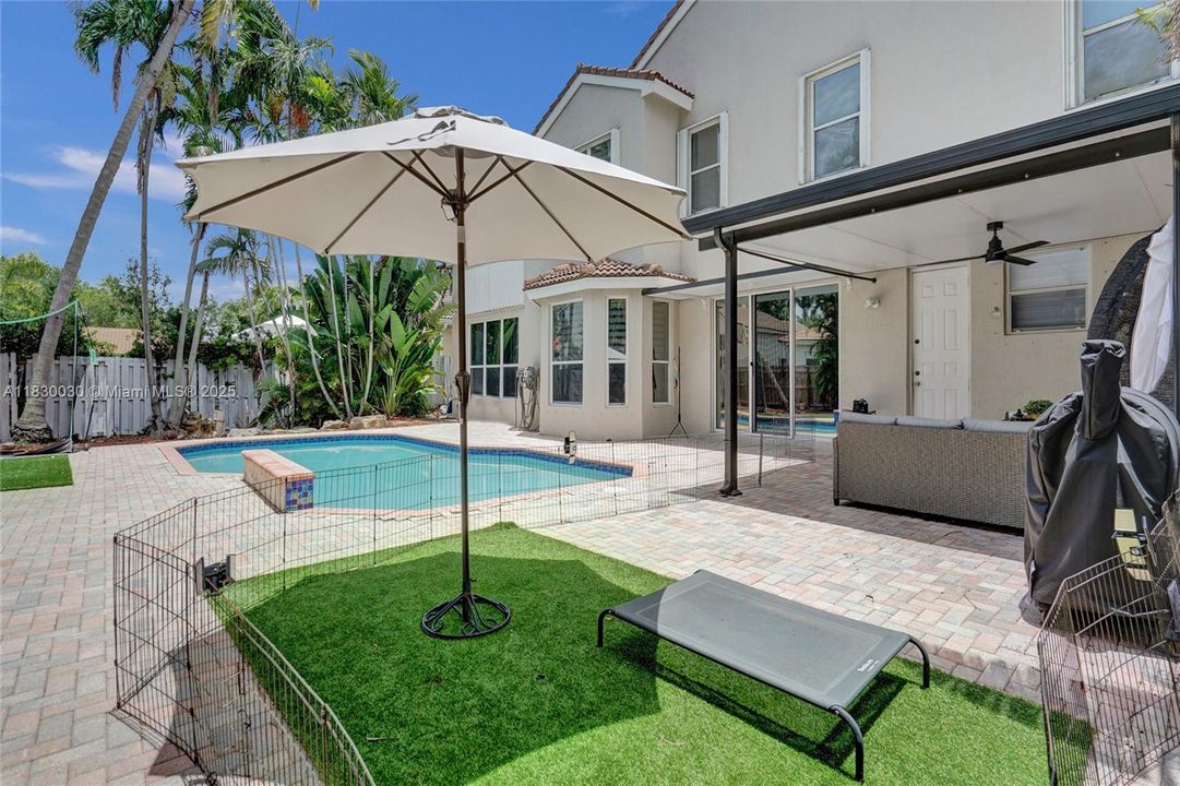 Recently Sold: $1,445,000 (6 beds, 3 baths, 2896 Square Feet)