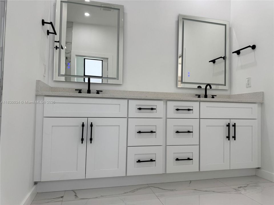 合同活跃: $398,000 (3 贝兹, 2 浴室, 0 平方英尺)