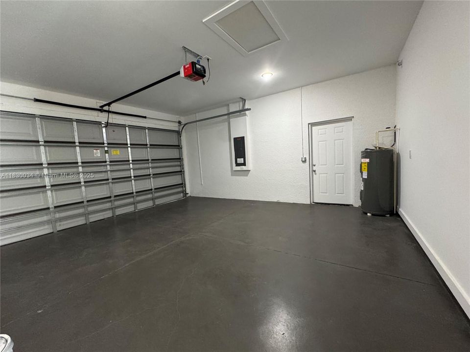 合同活跃: $398,000 (3 贝兹, 2 浴室, 0 平方英尺)