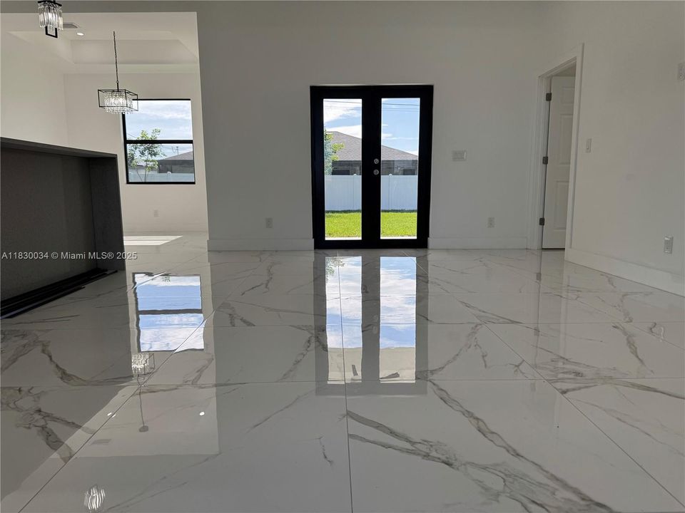 合同活跃: $398,000 (3 贝兹, 2 浴室, 0 平方英尺)