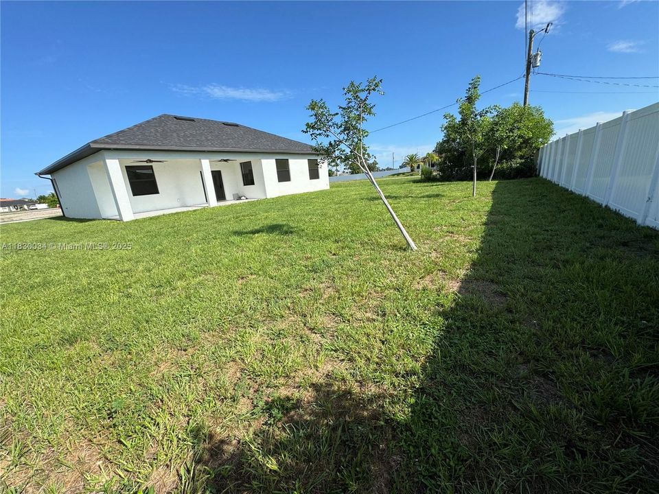 合同活跃: $398,000 (3 贝兹, 2 浴室, 0 平方英尺)