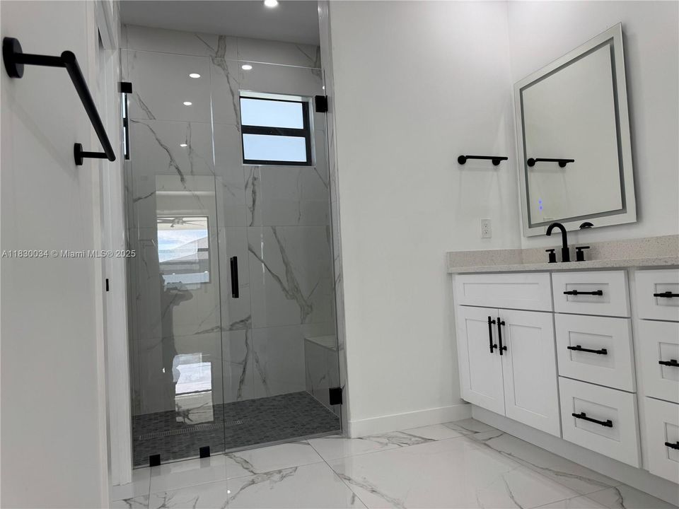 合同活跃: $398,000 (3 贝兹, 2 浴室, 0 平方英尺)